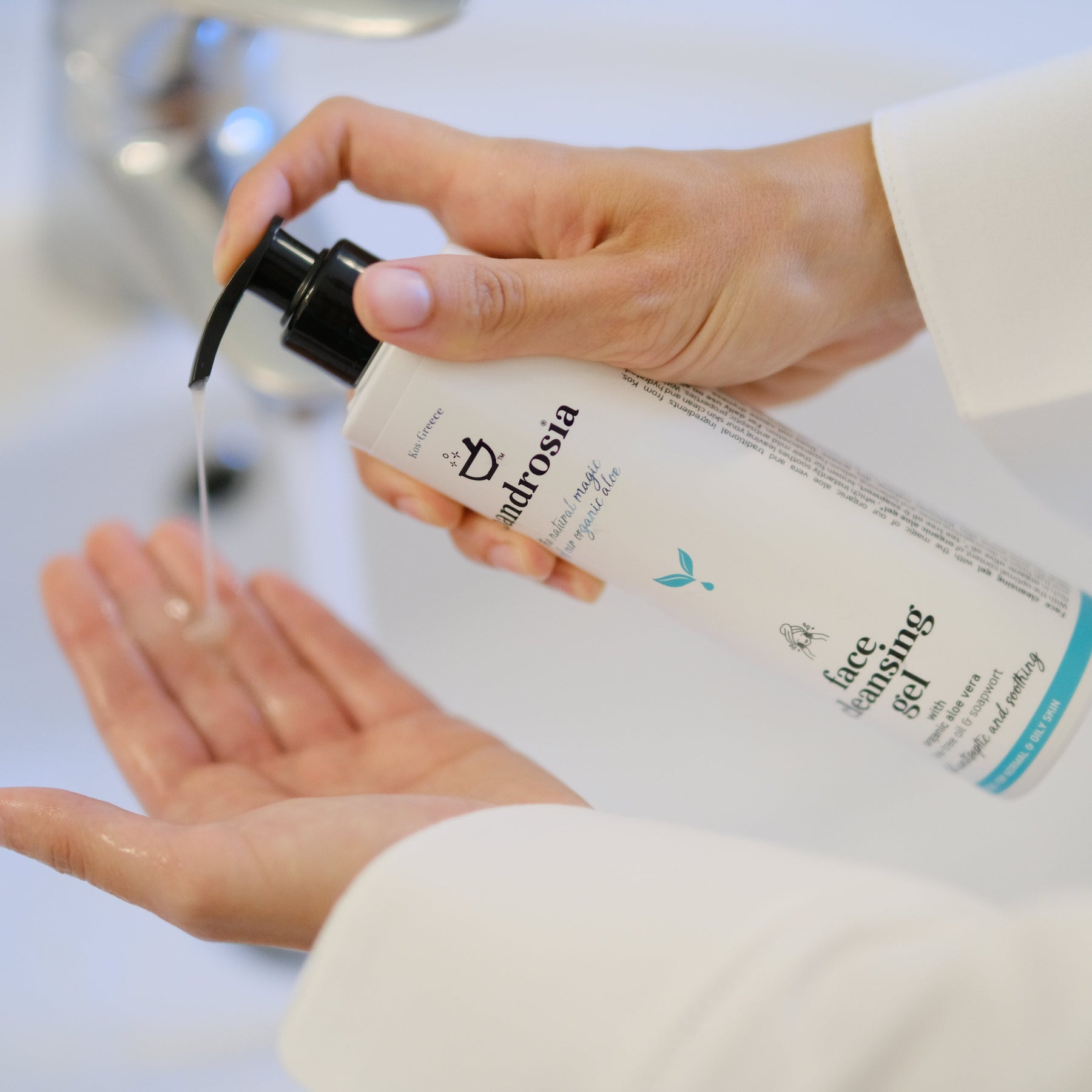 Face Cleansing Gel with organic aloe vera, organic olive oil & tea tree 250ml